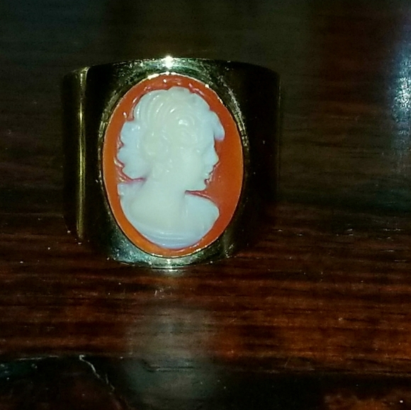 Cameo 14kt Gold Ring - Picture 1 of 8